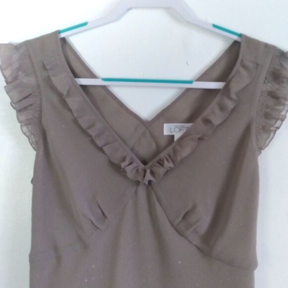 LOFT Gray Ruffle V-Neck Blouse Size 10 - Picture 4 of 9